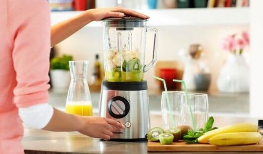 make smoothies in a blender
